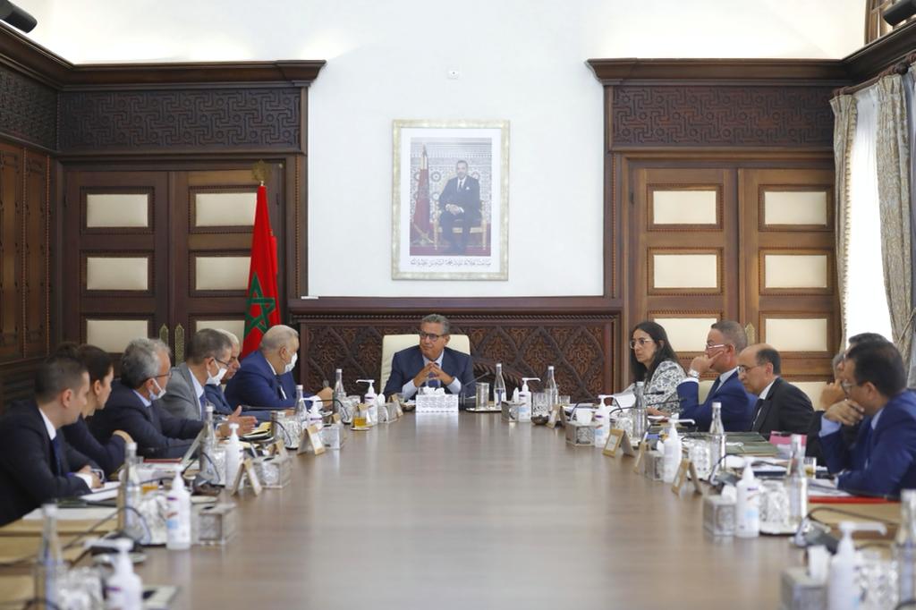 Akhannouch préside une réunion ministérielle relative au suivi du déploiement du chantier de la protection sociale